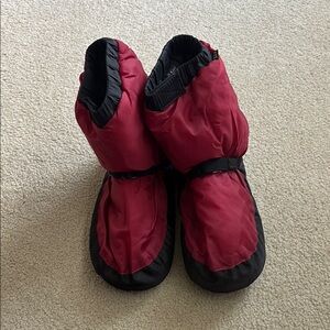 BLOCH red warm-up booties - size small